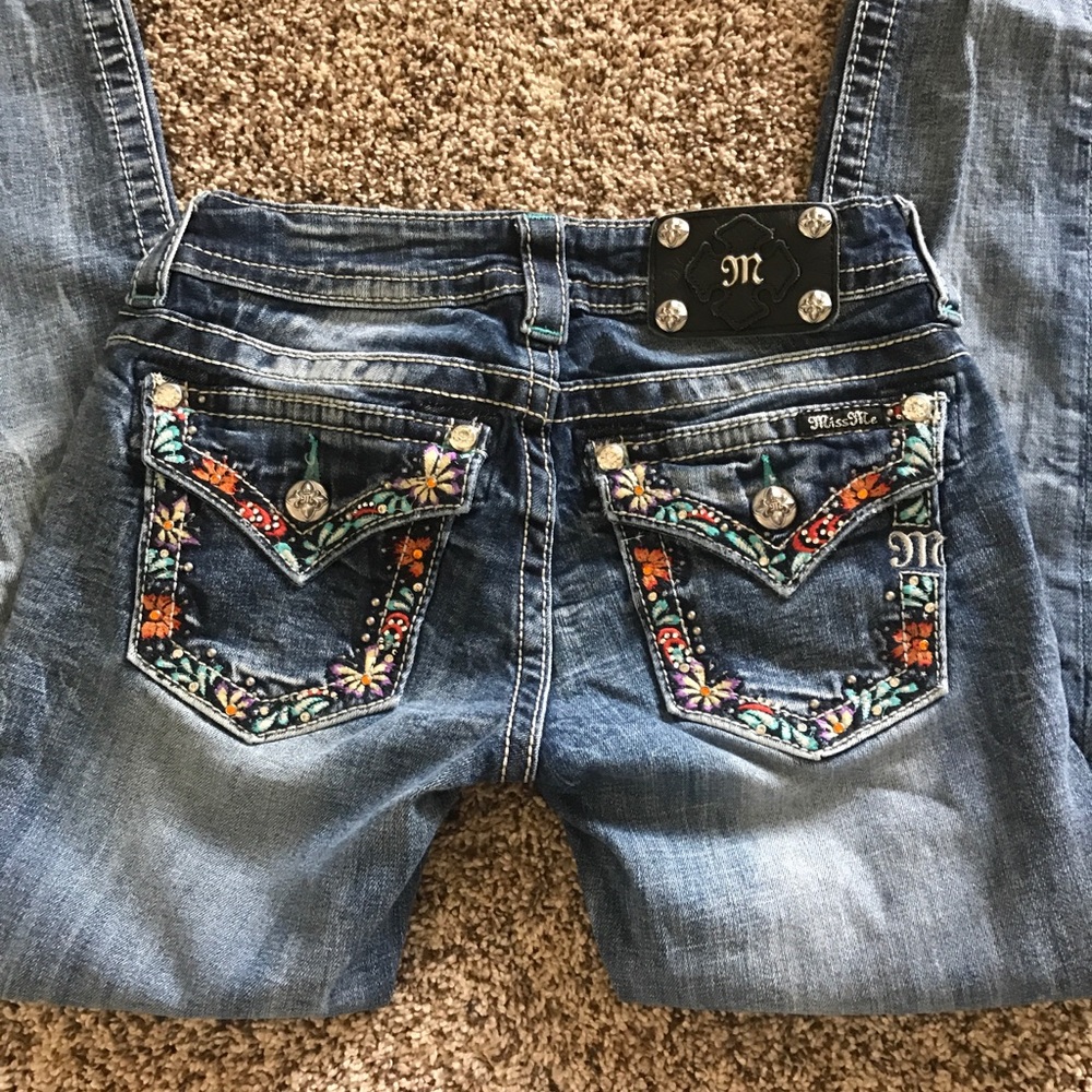 Low price today only! Super cute miss me jeans!